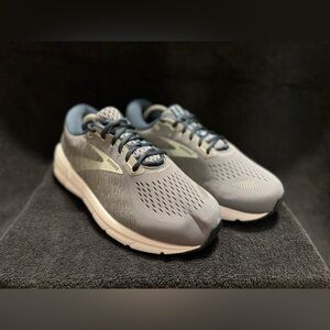 Size 11 2E wide - Brooks Addiction GTS 15 Gray